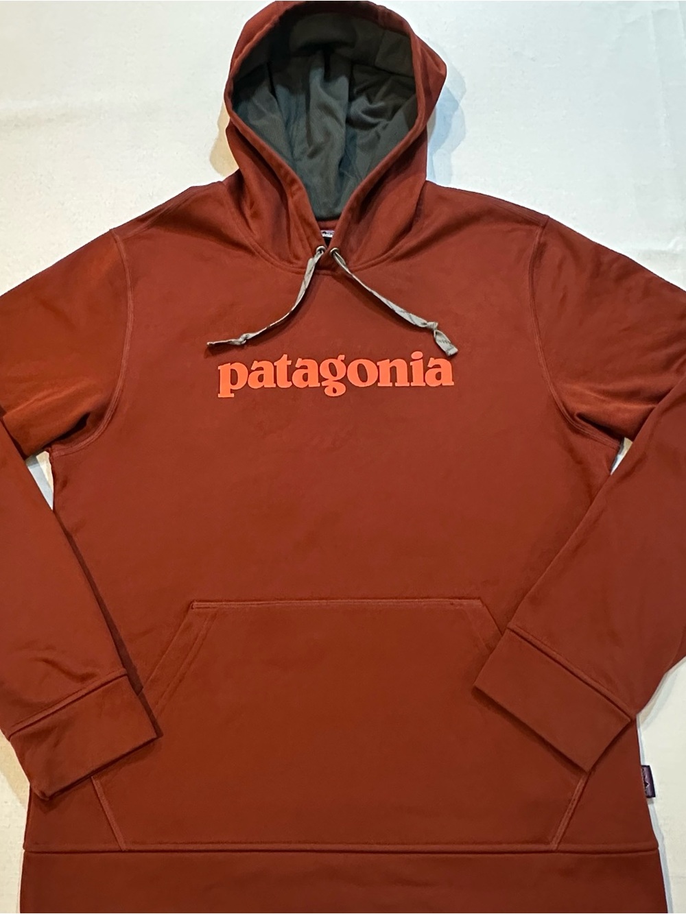 Patagonia Rust Red Logo Pullover Hoodie Men’s Medium